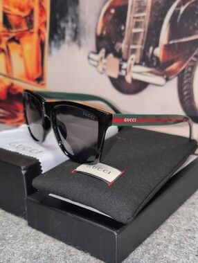AUTHENTIC Gucci Black Sunglasses with Green and Red Stripe Temples Brand New